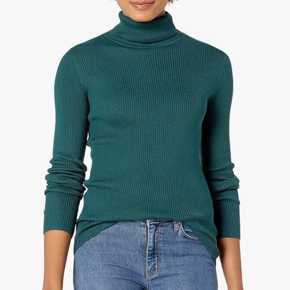 AMAZON Essentials Women's Slim-Fit Lightweight Long-Sleeve Turtleneck Sweater